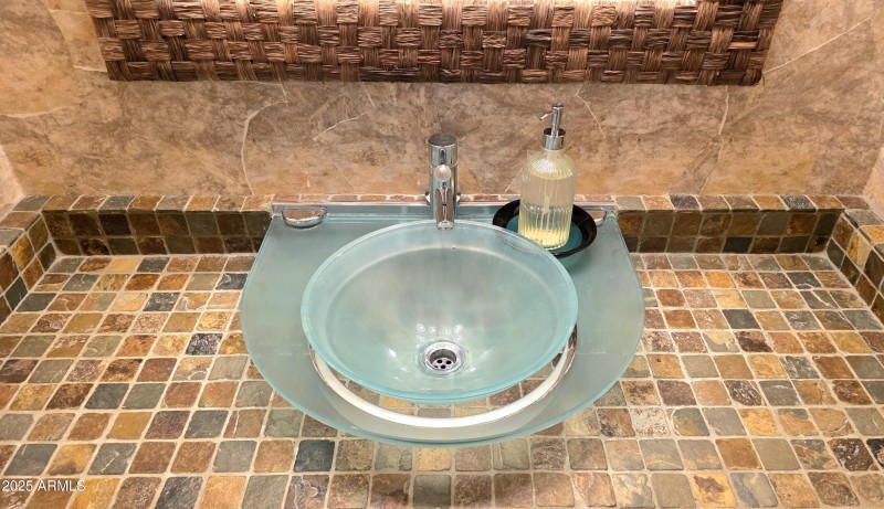 GLASS VESSEL BOWL
