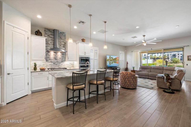 03-Spacious Great Room Living