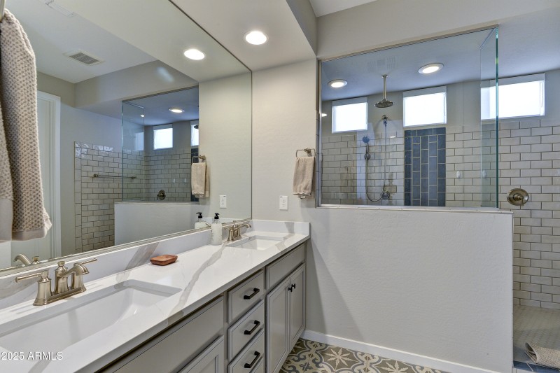 010_Master Bathroom