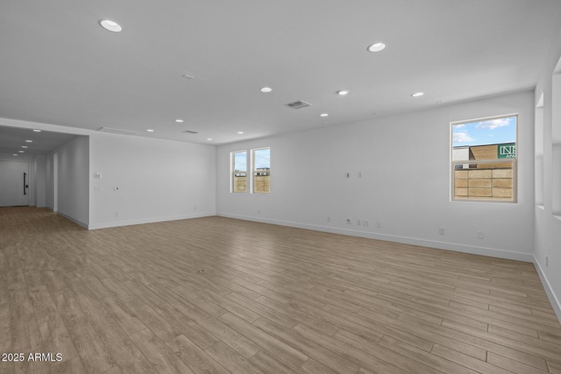 8)GREAT ROOM