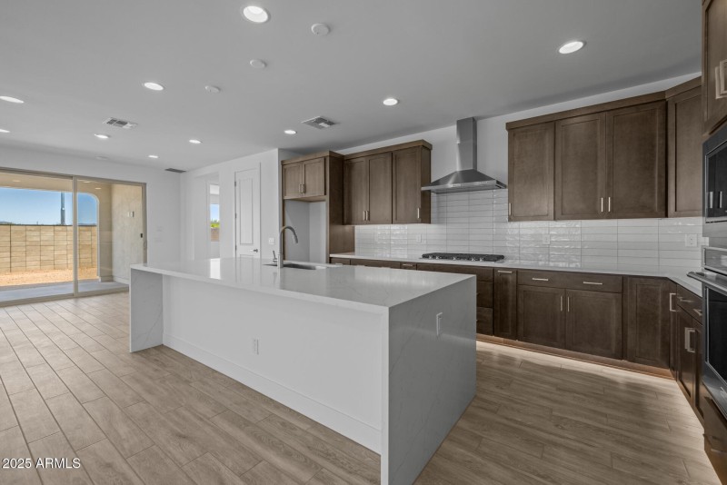 13)KITCHEN