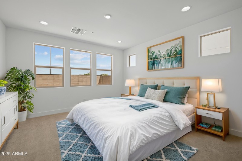 17)MASTER BED_