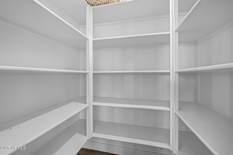 27)PANTRY