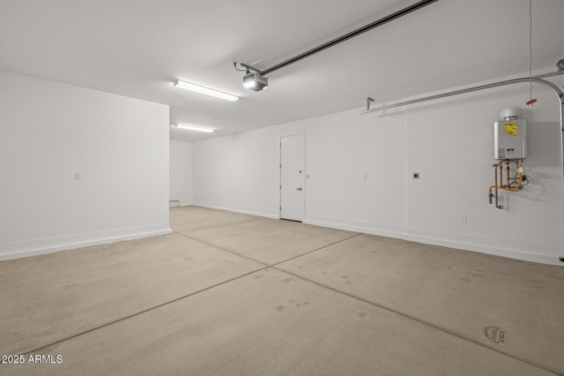 29)GARAGE