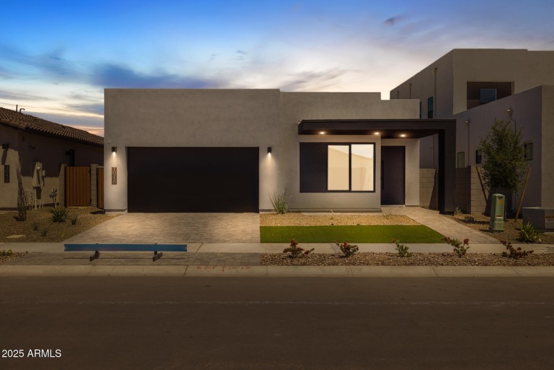 1)FRONT OF HOME_