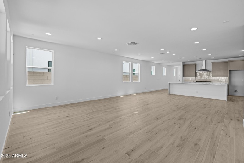 5)GREAT ROOM