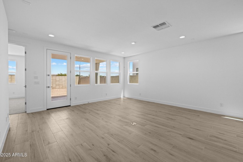 6)GREAT ROOM