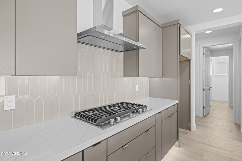 12)KITCHEN