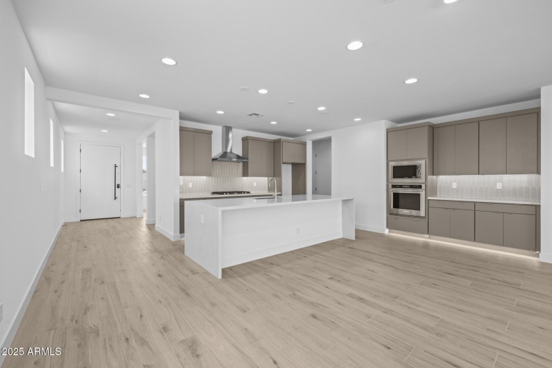 13)KITCHEN