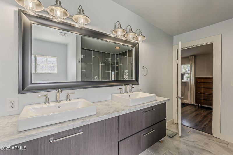 57-web-or-mls-Windsor-38