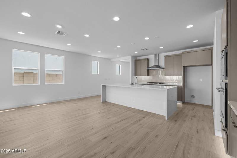 14)KITCHEN