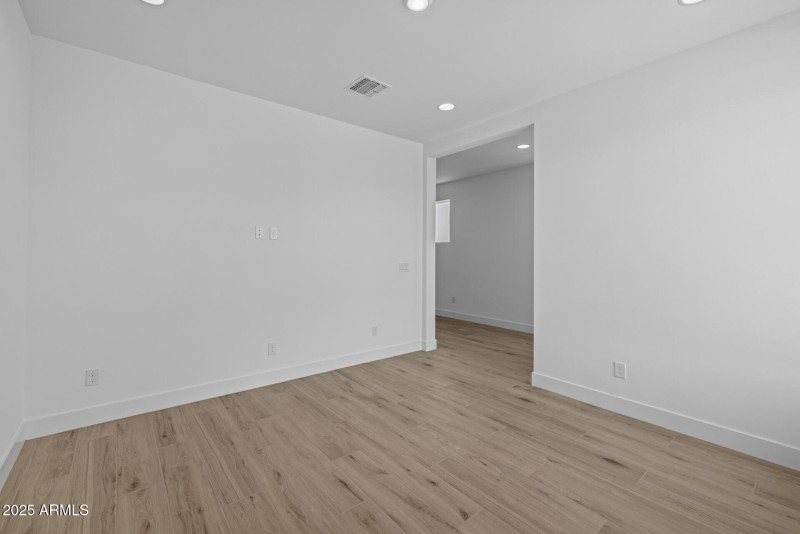 24)OFFICE