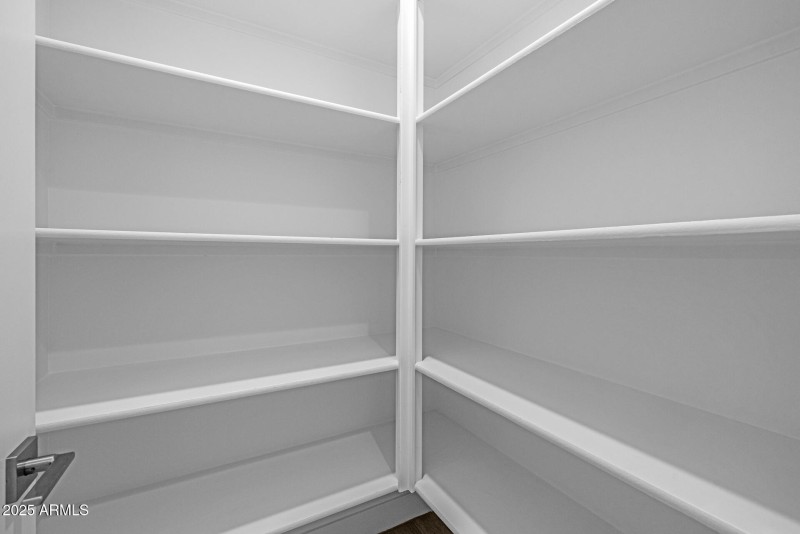 26)PANTRY