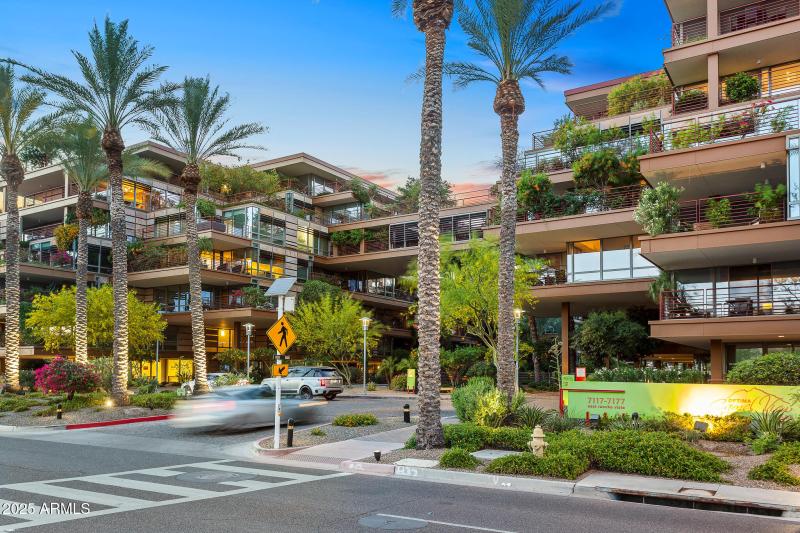 Crosswalk to Scottsdale Fashion Square