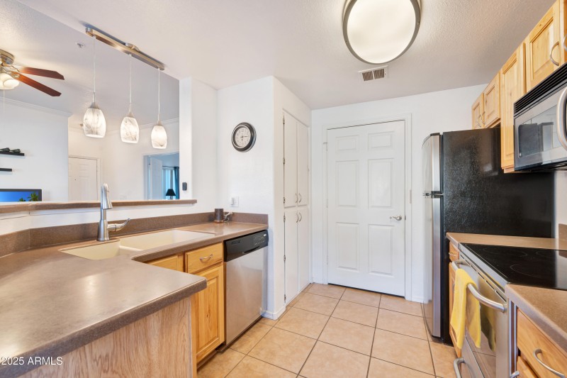 3236ChandlerBlvd-31
