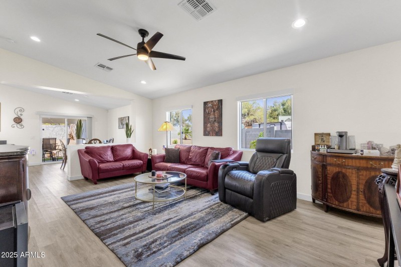 6-web-or-mls-3806-n-23rd-ave