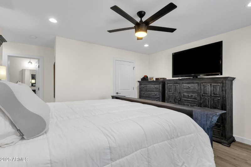 19-web-or-mls-3806-n-23rd-ave