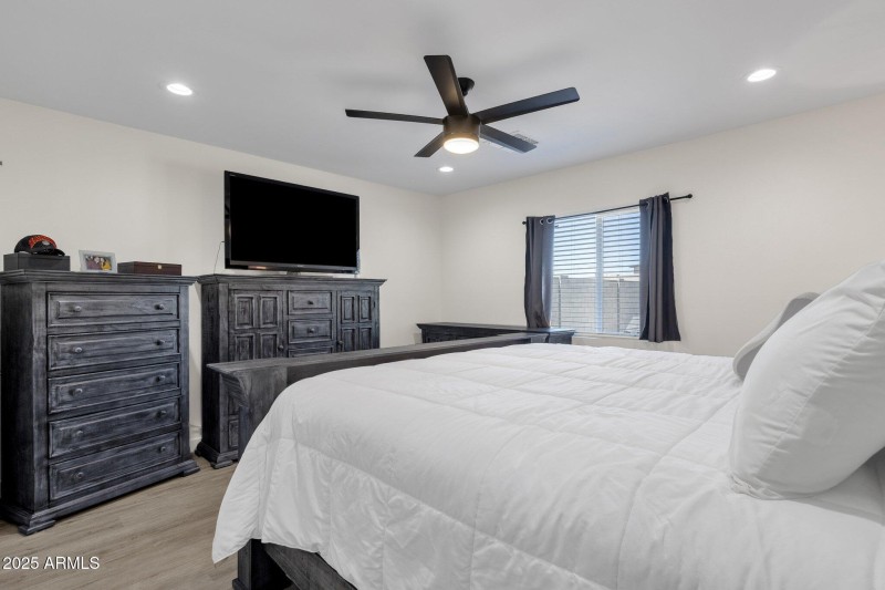 17-web-or-mls-3806-n-23rd-ave
