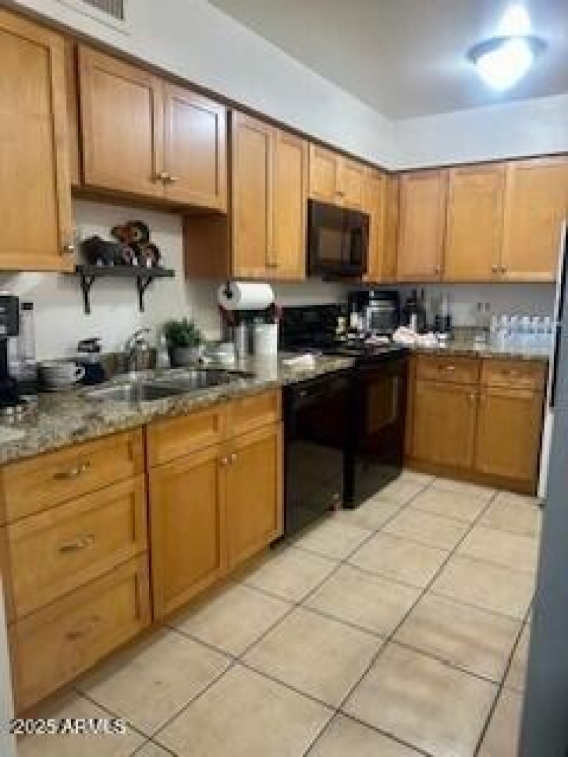 5th kitchen 2