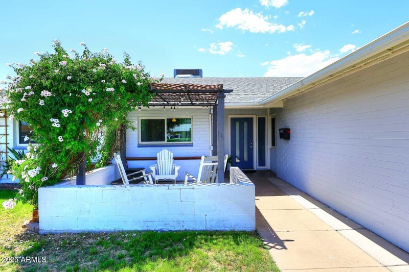 Entry-Front Patio