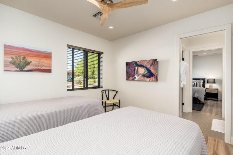 6025 E Charter Oak Rd - 35