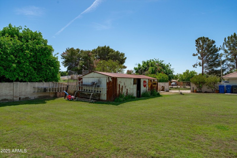 60-Backyard Views