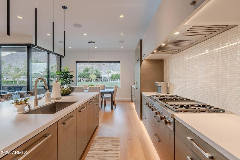 009_Kitchen
