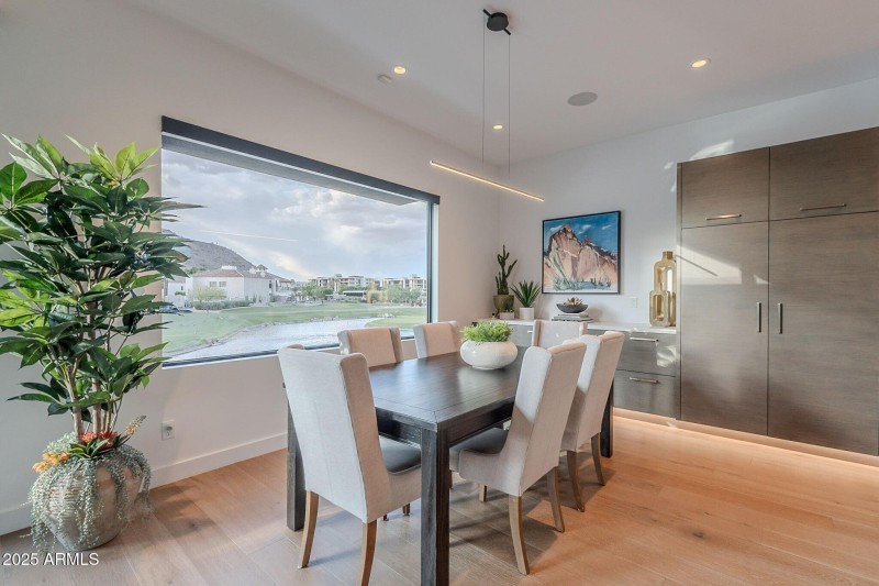 015_Dining Room