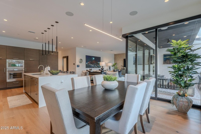 017_Dining Room