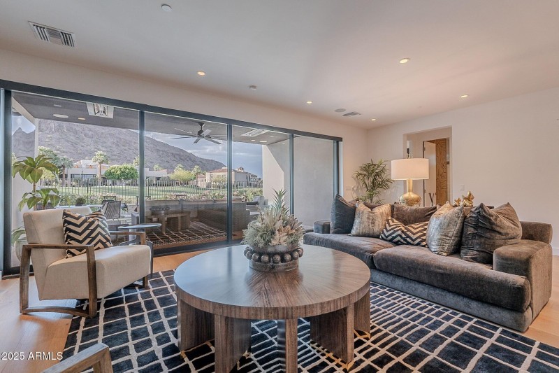 024_Living Room