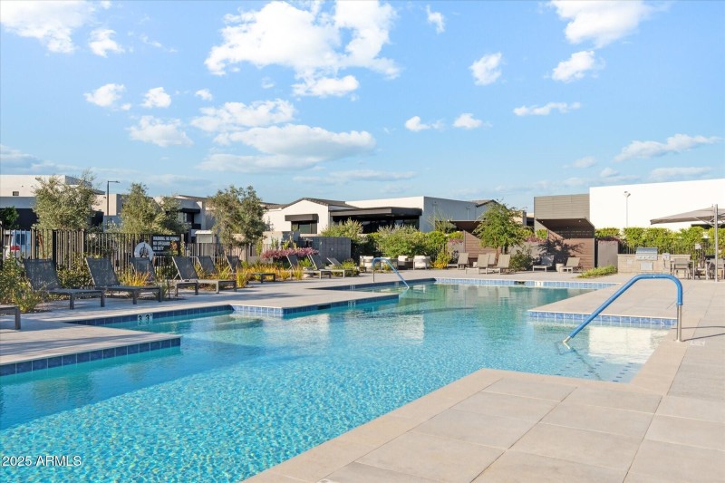 076_002_Community Pool