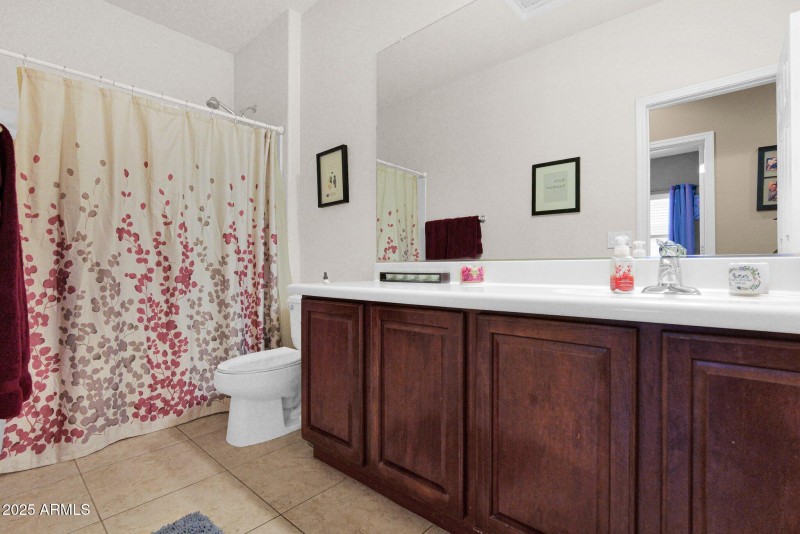 25 Hallway Secondary Bathroom