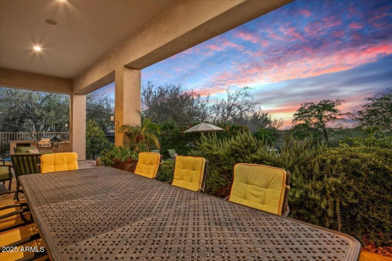 -Outdoor Dining