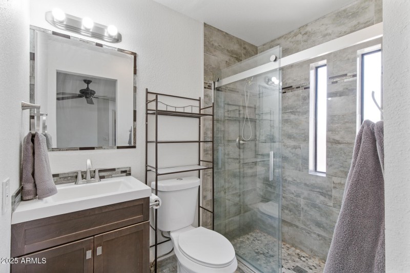 905 E Bluefield-16