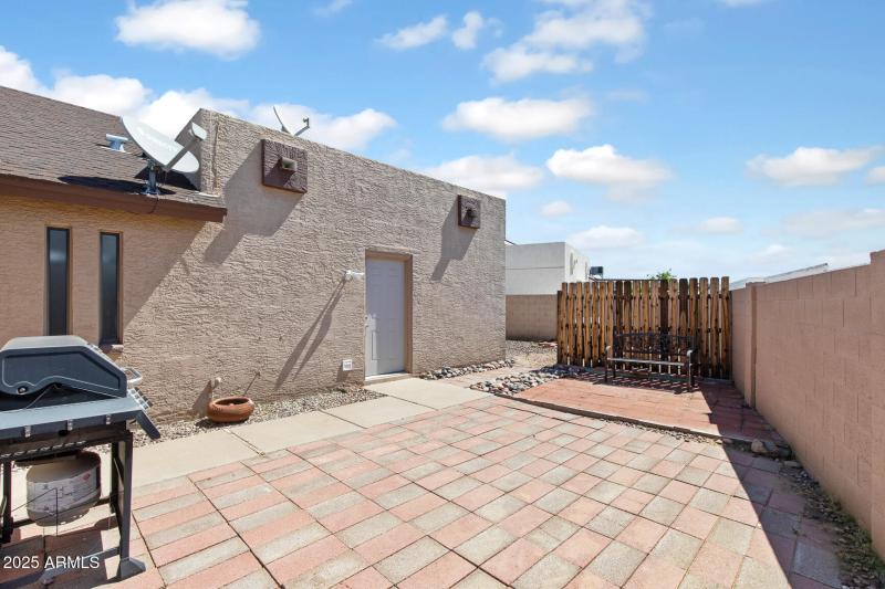905 E Bluefield-23