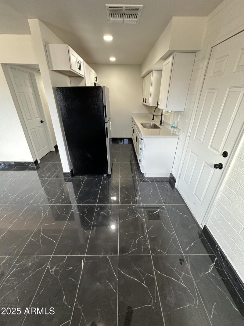 Apt 4,5,6,7 Entrance