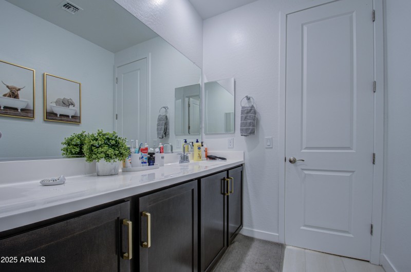 Bathroom 3-pic 4