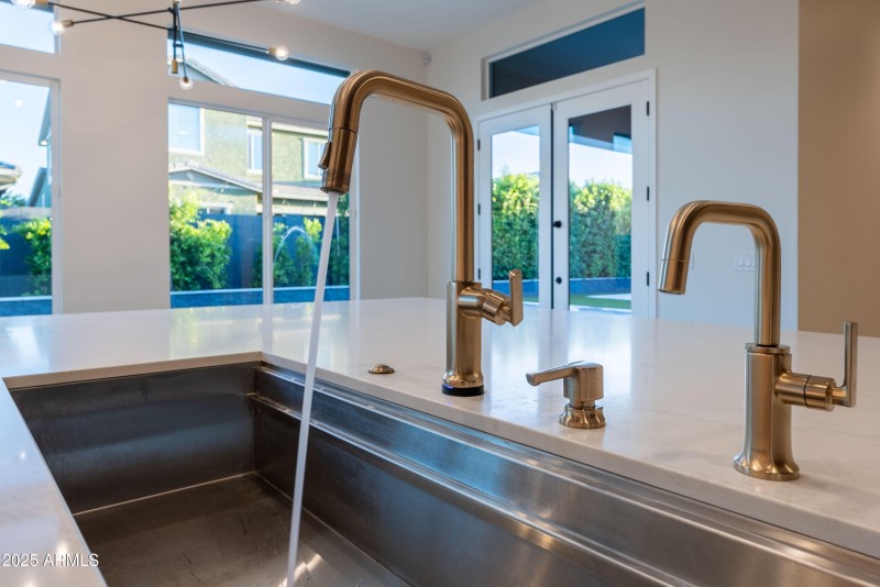 Touch faucet, oversized sink, RO