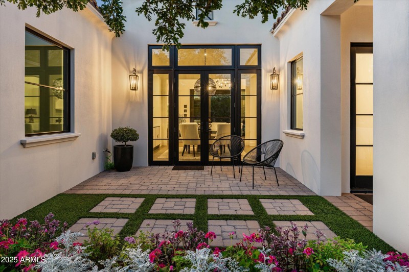 Private Courtyard