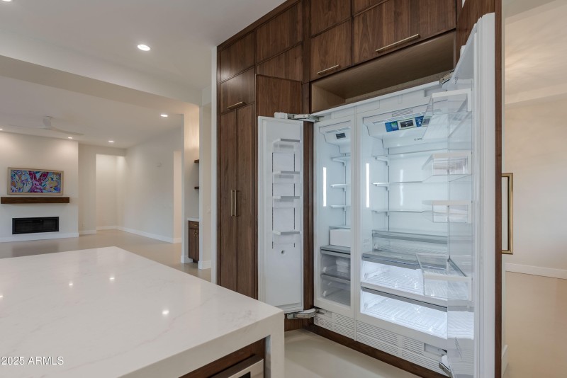 Built in refrigerator and freezer