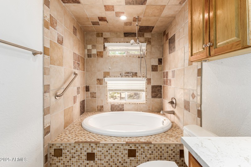 05 - PrimaryBath02