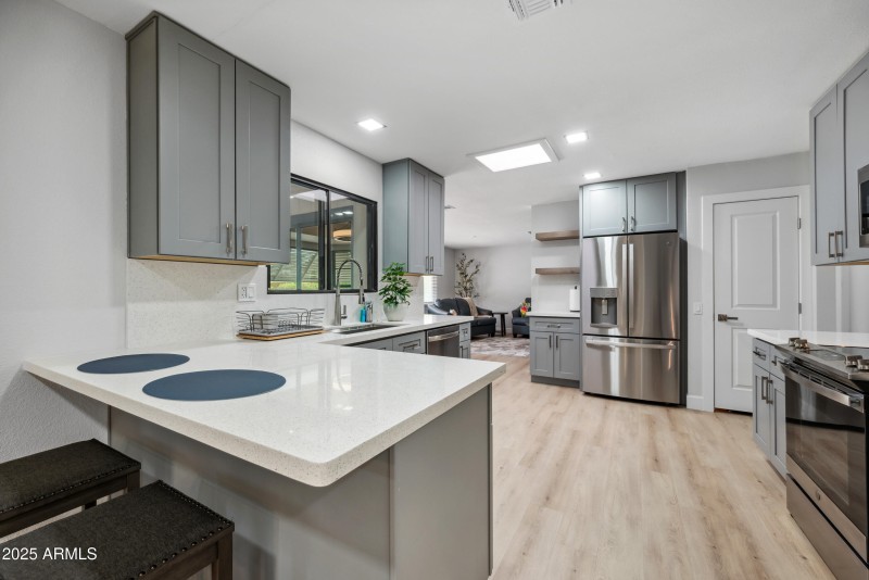 Gorgeous spacious kitchen