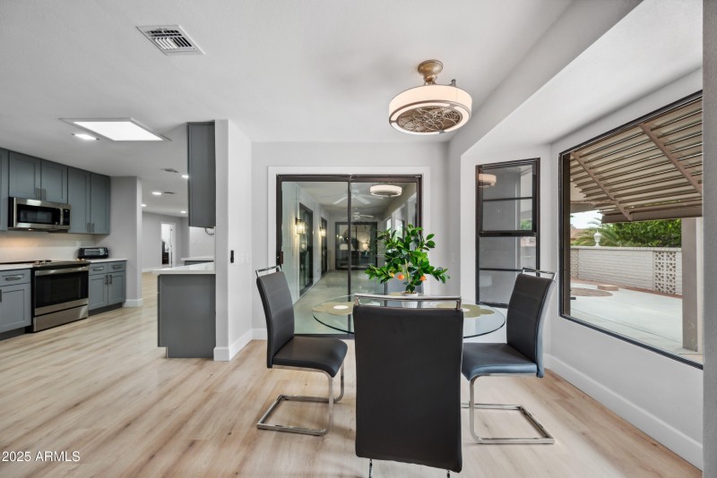 Breakfast area