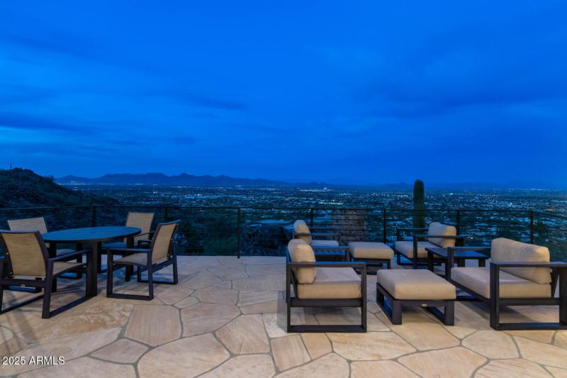 5810 E Cholla Ln-large-019-051-5810 E Ch