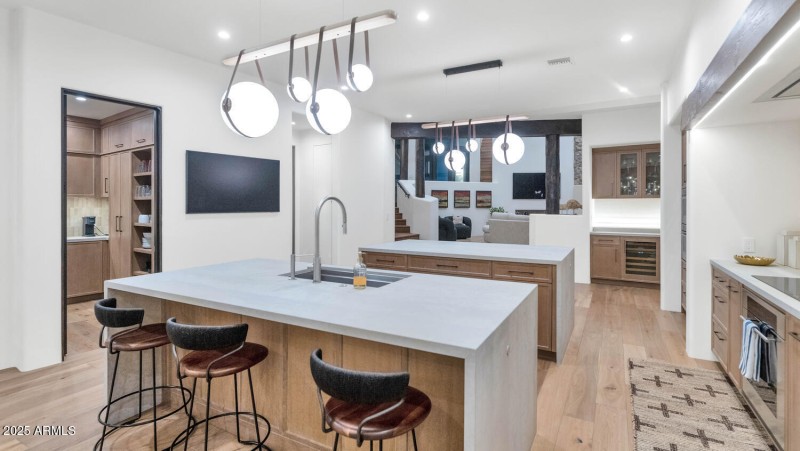 5810 E Cholla Ln-large-028-039-5810 E Ch