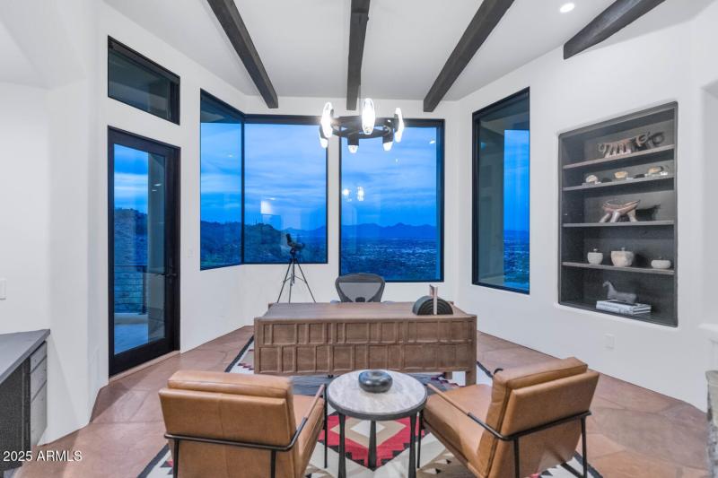 5810 E Cholla Ln-large-038-057-5810 E Ch