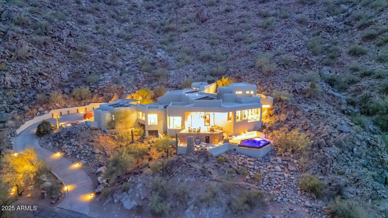 5810 E Cholla Ln-large-057-033-5810 E Ch