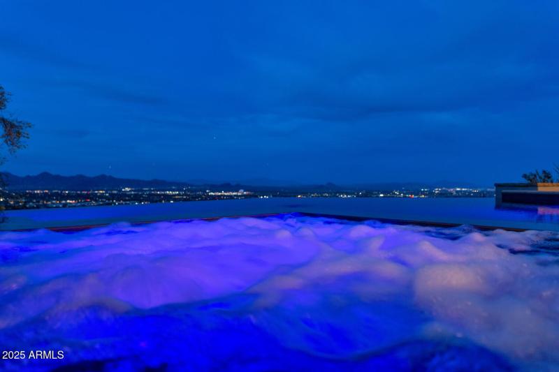 5810 E Cholla Ln-large-062-059-5810 E Ch