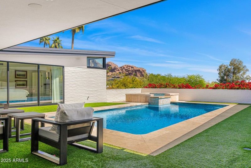Indoor/Outdoor Living