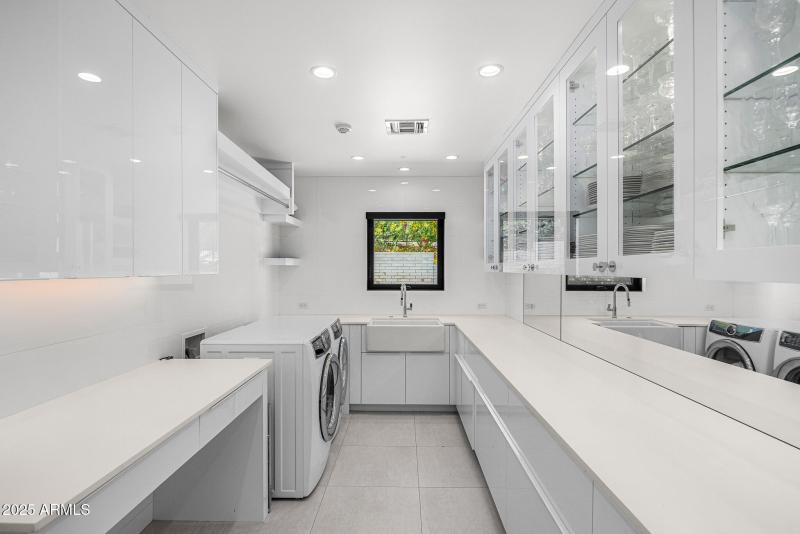 Laundry/Butler Pantry